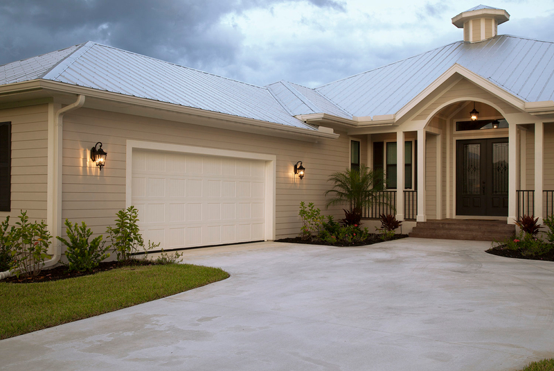 Automatic roll up garage door