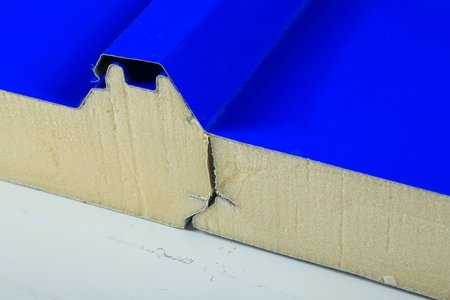 Roof Insulated Panels with Polyisocyanurate Core