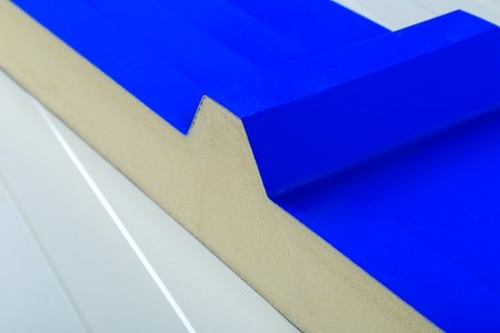 Roof Insulated Panels with Polyisocyanurate Core