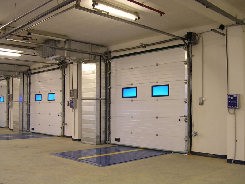 Standard Lifting Industrial Door